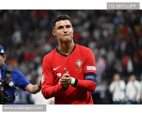 足球17号球星的传奇之路与背后的奋斗故事揭秘 足球17号球星的传奇之路与背后的奋斗故事揭秘